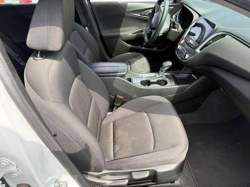 Summit White 2024 Chevrolet Malibu LT