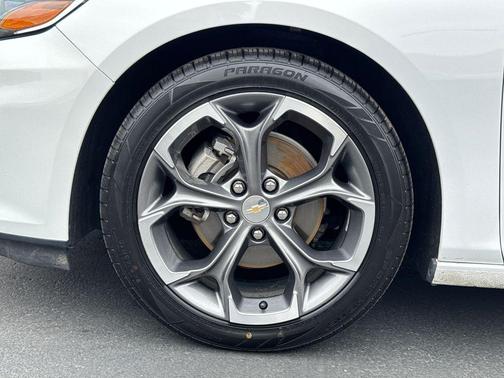 Summit White 2024 Chevrolet Malibu LT