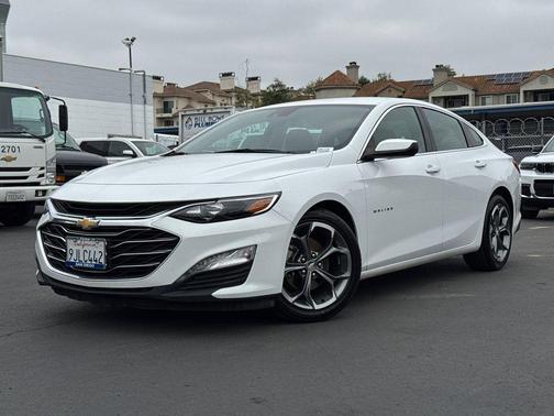 Summit White 2024 Chevrolet Malibu LT
