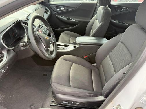 Summit White 2024 Chevrolet Malibu LT