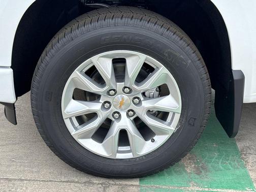 Summit White 2026 Chevrolet Silverado 1500 Custom