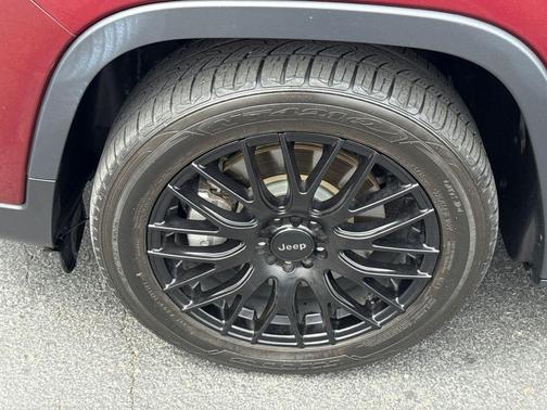 Velvet Red Pearlcoat 2019 Jeep Cherokee Latitude Plus