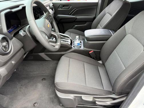 Summit White 2025 Chevrolet Colorado WT
