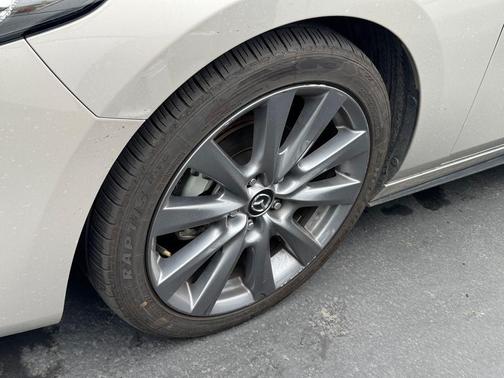 Quartz Metallic 2025 Mazda Mazda3 FWD w/Preferred Package