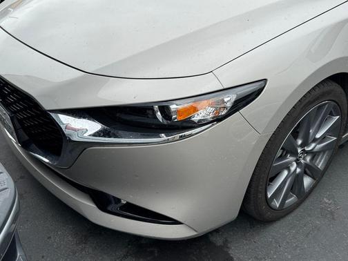 Quartz Metallic 2025 Mazda Mazda3 FWD w/Preferred Package