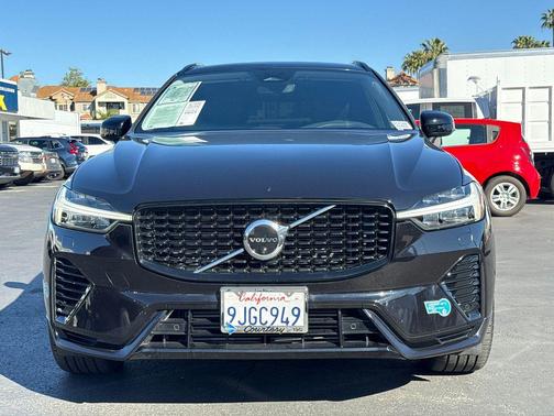 2023 Volvo XC60 Recharge Plug-In Hybrid T8 Ultimate Dark Theme