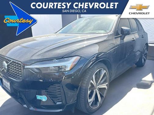 2023 Volvo XC60 Recharge Plug-In Hybrid T8 Ultimate Dark Theme