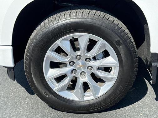 Summit White 2025 Chevrolet Silverado 1500 Custom