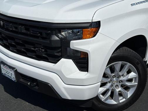 Summit White 2025 Chevrolet Silverado 1500 Custom