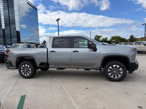Sterling Gray Metallic 2026 Chevrolet Silverado 2500 Custom
