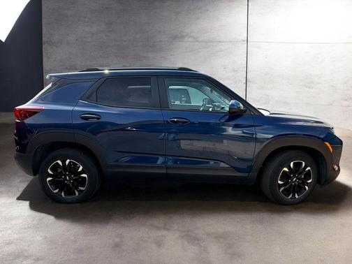 Blue Glow Metallic 2022 Chevrolet Trailblazer LT