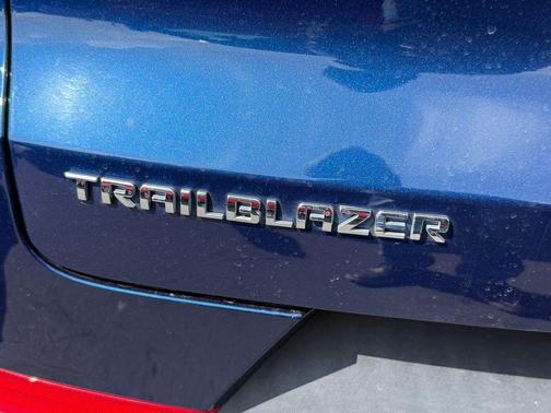 Blue Glow Metallic 2022 Chevrolet Trailblazer LT