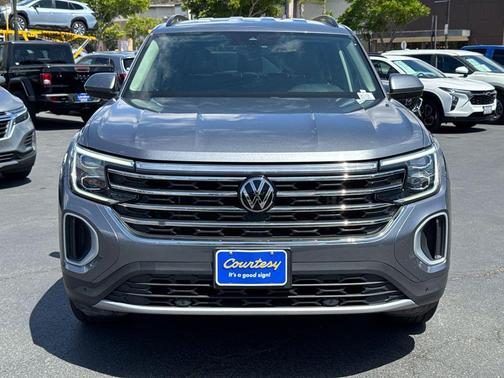 Platinum Gray Metallic 2024 Volkswagen Atlas 2.0T SE