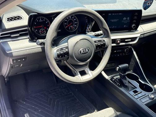 White Pearl 2021 Kia K5 LXS