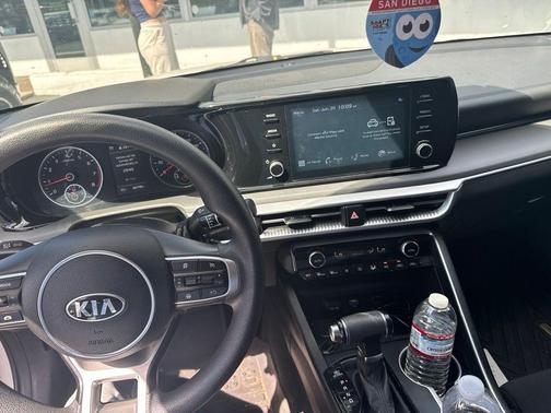 White Pearl 2021 Kia K5 LXS
