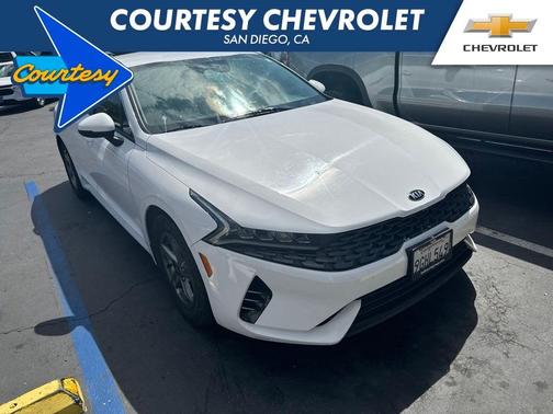 White Pearl 2021 Kia K5 LXS