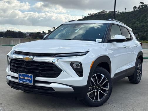 Summit White 2026 Chevrolet Trailblazer LT