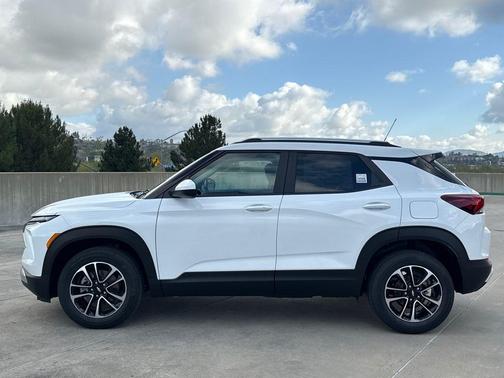 Summit White 2026 Chevrolet Trailblazer LT