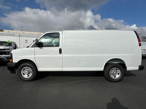 Summit White 2026 Chevrolet Express 2500 Work Van
