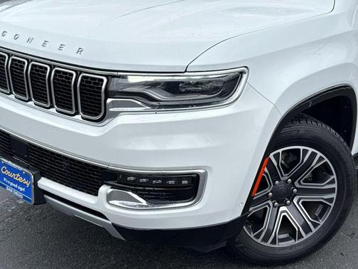 Bright White Clearcoat 2024 Jeep Wagoneer L Series II
