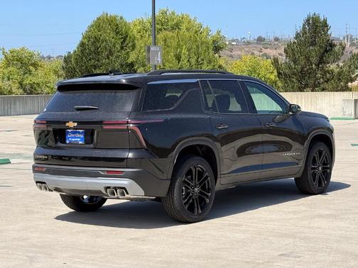 Mosaic Black Metallic 2027 Chevrolet Traverse LT Cloth
