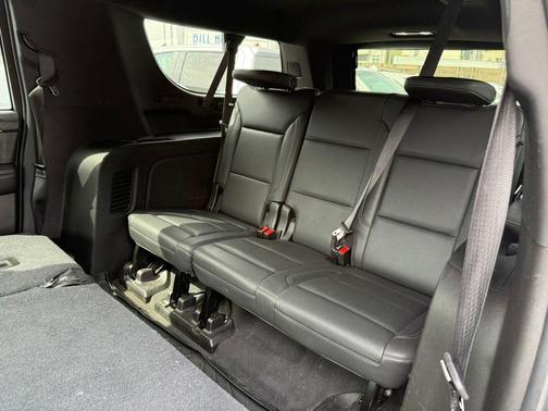 Summit White 2021 Chevrolet Suburban LT