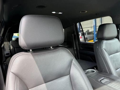 Summit White 2021 Chevrolet Suburban LT