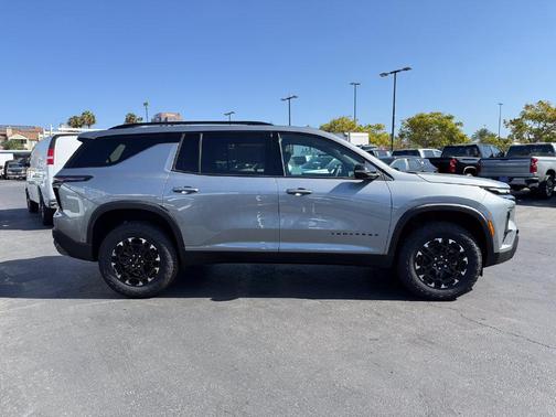 Sterling Gray Metallic 2027 Chevrolet Traverse Z71