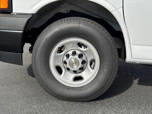 Summit White 2026 Chevrolet Express 2500 Work Van