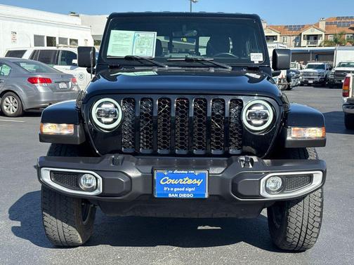 Black Clearcoat 2022 Jeep Gladiator Sport