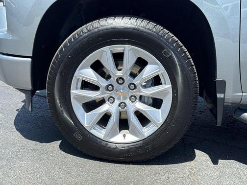 Sterling Gray Metallic 2026 Chevrolet Silverado 1500 Custom
