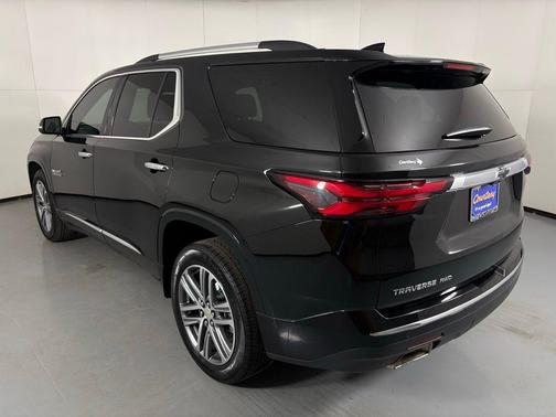 Mosaic Black Metallic 2023 Chevrolet Traverse High Country