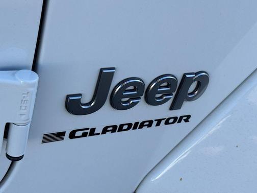 2023 Jeep Gladiator Overland