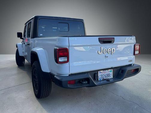 2023 Jeep Gladiator Overland
