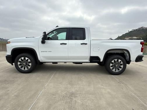 Summit White 2026 Chevrolet Silverado 2500 Custom