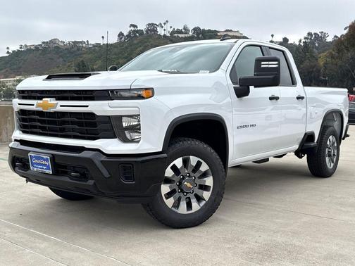 Summit White 2026 Chevrolet Silverado 2500 Custom