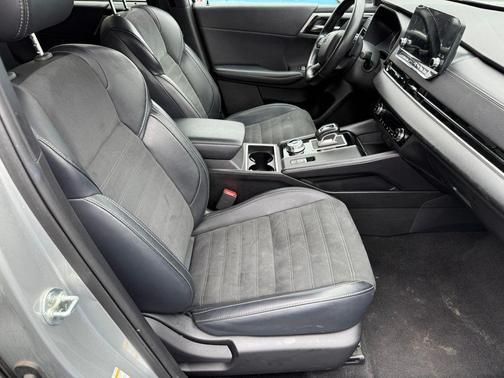 Alloy Silver Metallic 2024 Mitsubishi Outlander SE