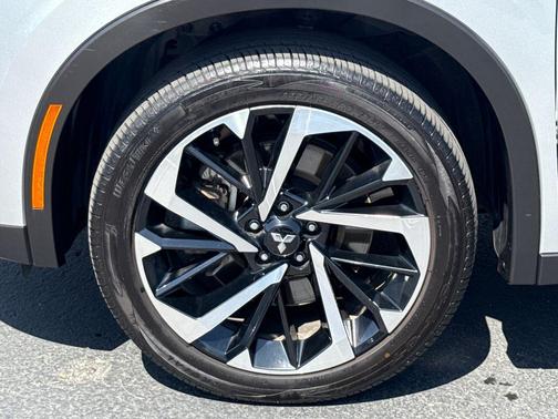 Alloy Silver Metallic 2024 Mitsubishi Outlander SE
