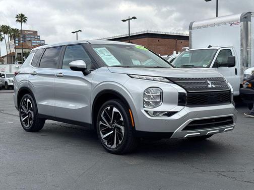 2024 Mitsubishi Outlander SE
