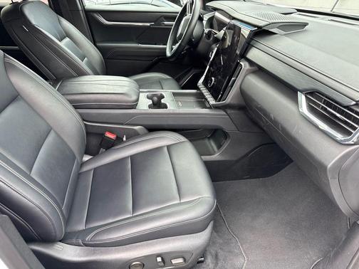 Summit White 2024 GMC Acadia Elevation