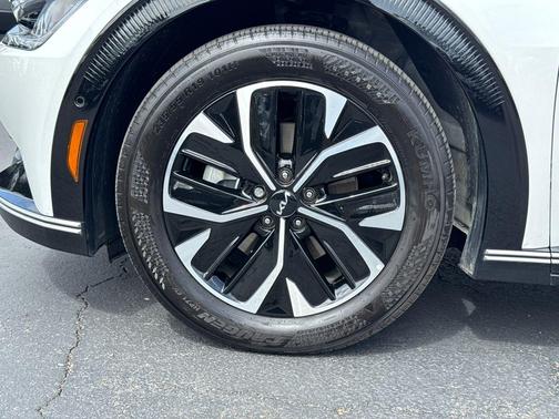 Snow White Pearl 2023 Kia EV6 Wind
