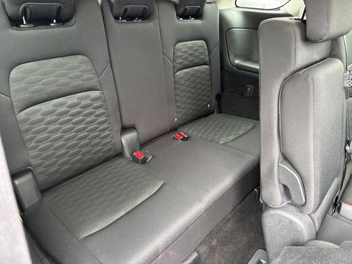 Glacier White 2024 Nissan Pathfinder SV