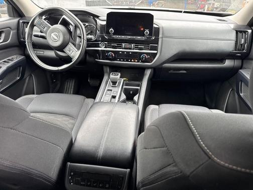 Glacier White 2024 Nissan Pathfinder SV