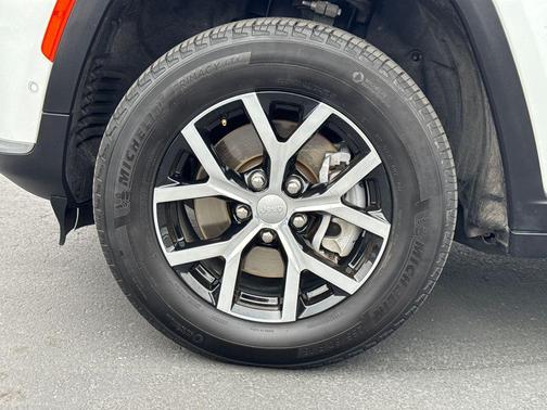Bright White Clearcoat 2024 Jeep Grand Cherokee L Limited