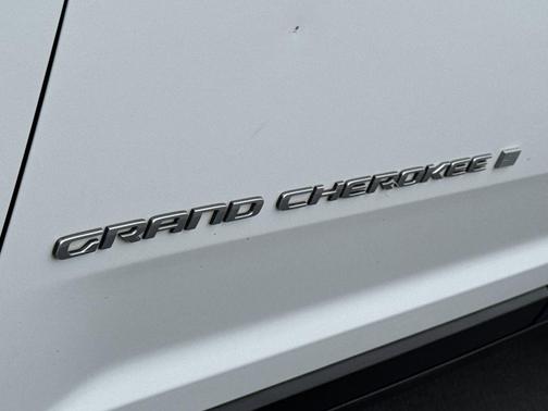 Bright White Clearcoat 2024 Jeep Grand Cherokee L Limited