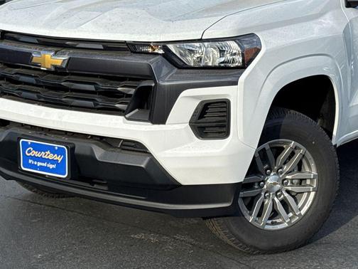 Summit White 2026 Chevrolet Colorado LT
