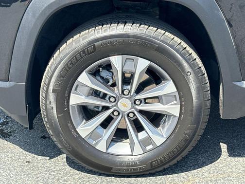 Mosaic Black Metallic 2026 Chevrolet Equinox LT