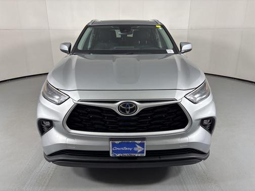 Celestial Silver Metallic 2023 Toyota Highlander XLE