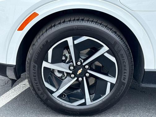 Summit White 2025 Chevrolet Equinox EV LT