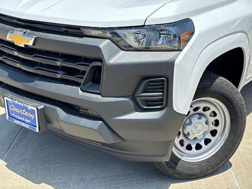 Summit White 2026 Chevrolet Colorado WT